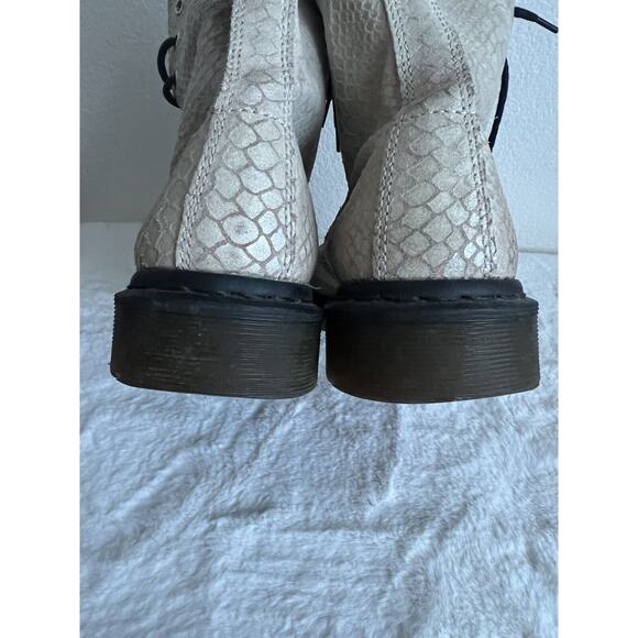 DR MARTENS women hi shine Snake print Boots Size 11 - Picture 10 of 14